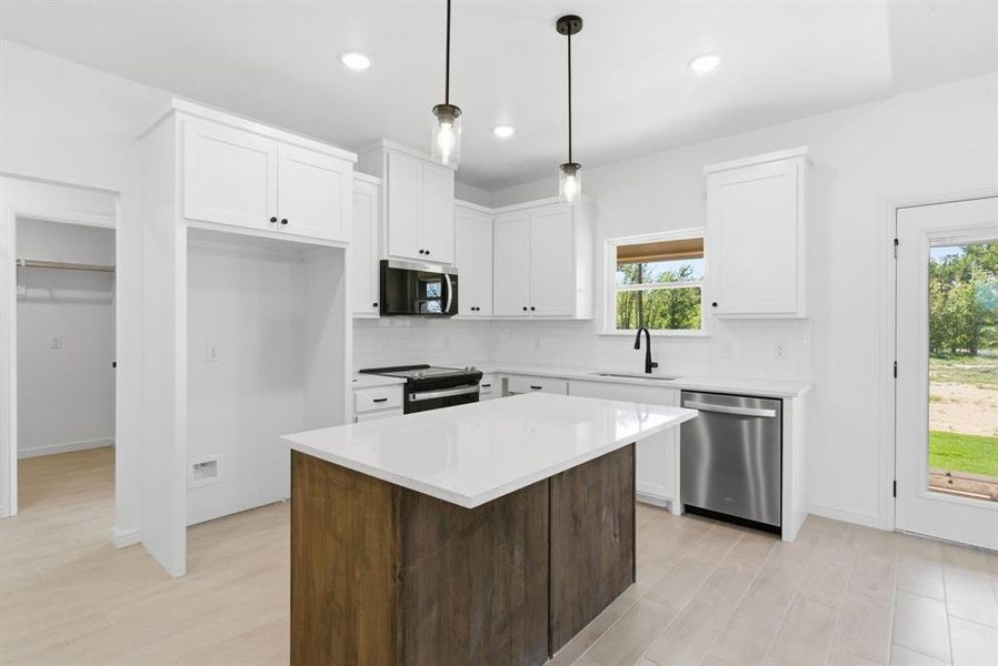 Furnished interior view inside a new home in , Lipan (Image 10).