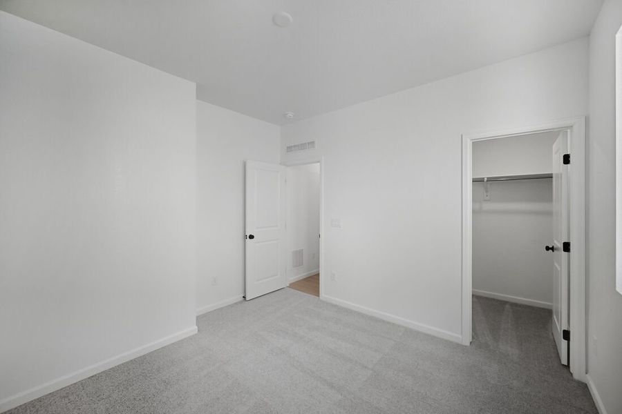 Spacious, unfurnished interior of a new home in Macanta, Castle Rock (Image 26).