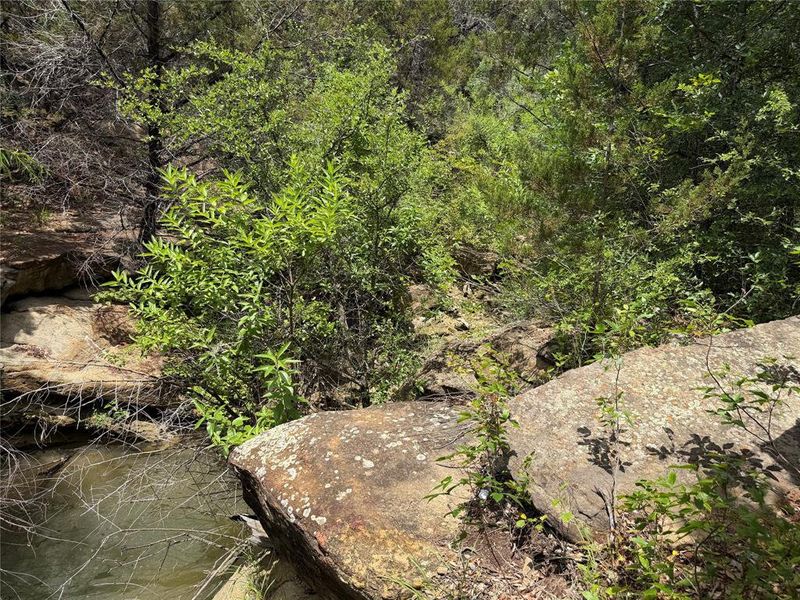 Fascinating Creek with natural boulders & interesting rock formations