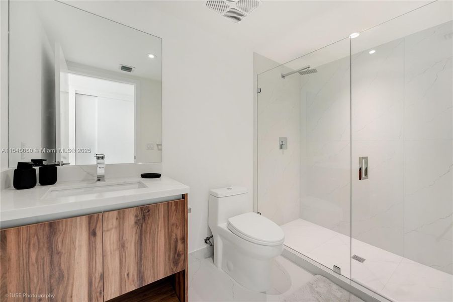 Furnished interior view inside a new home in Alana Bay Harbor Islands, Bay Harbor Islands (Image 20).