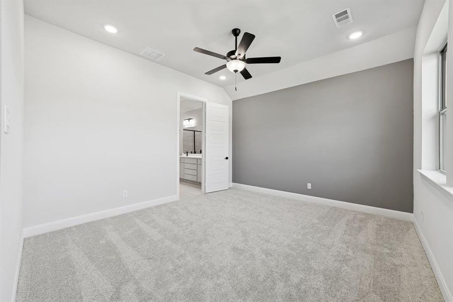 Spacious, unfurnished interior of a new home in Mantua Point Classics, Van Alstyne (Image 25). Spacious, unfurnished interior of a new home in Mantua Point Classics, Van Alstyne (Image 25).