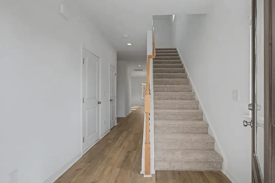 Spacious, unfurnished interior of a new home in The Oaks, Clarksville (Image 10).