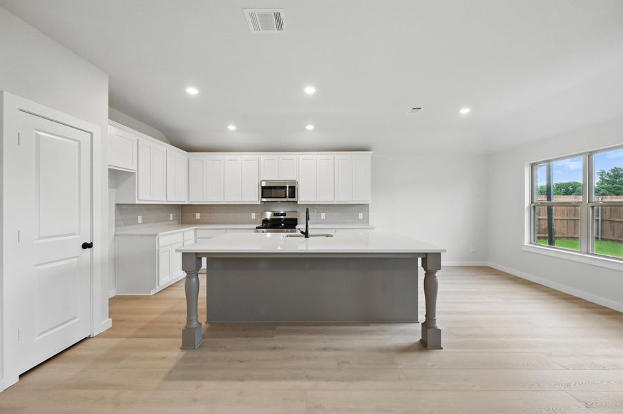Representative furnished interior of a home built from the Essex by Cheldan Homes in Craftsmen's Corner, Cleburne (Image 37). Representative furnished interior of a home built from the Essex by Cheldan Homes in Craftsmen's Corner, Cleburne (Image 37).