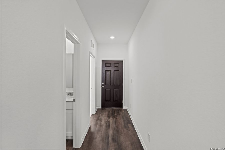 Spacious, unfurnished interior of a new home in Davis Ranch, San Antonio (Image 19).