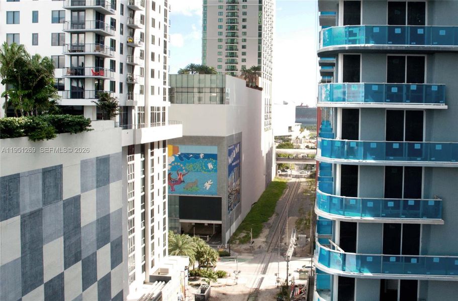 Condo located in Miami, FL showcasing its design and architecture (Image 4).