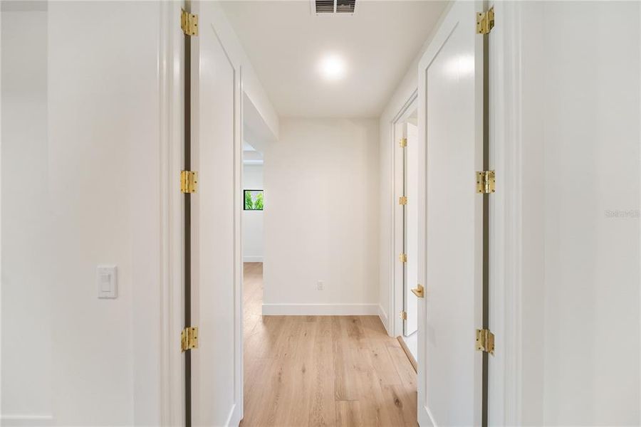 Spacious, unfurnished interior of a new home in , Sarasota (Image 94).