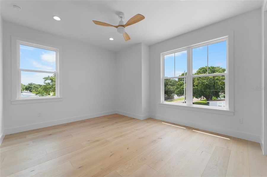 Spacious, unfurnished interior of a new home in , Tampa (Image 45).