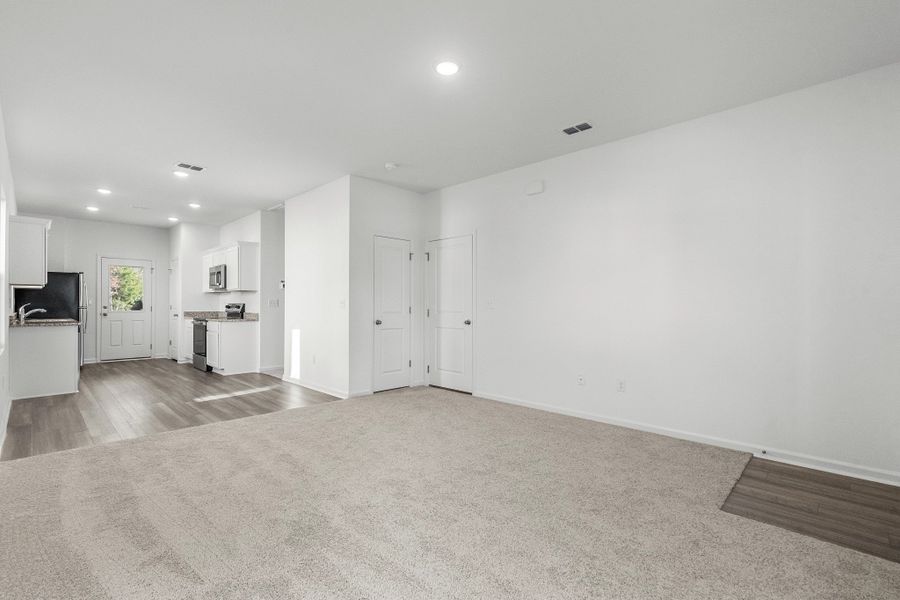 Representative unfurnished interior of a home built from the Comet by Starlight Homes in Andalusia, Loris (Image 15).