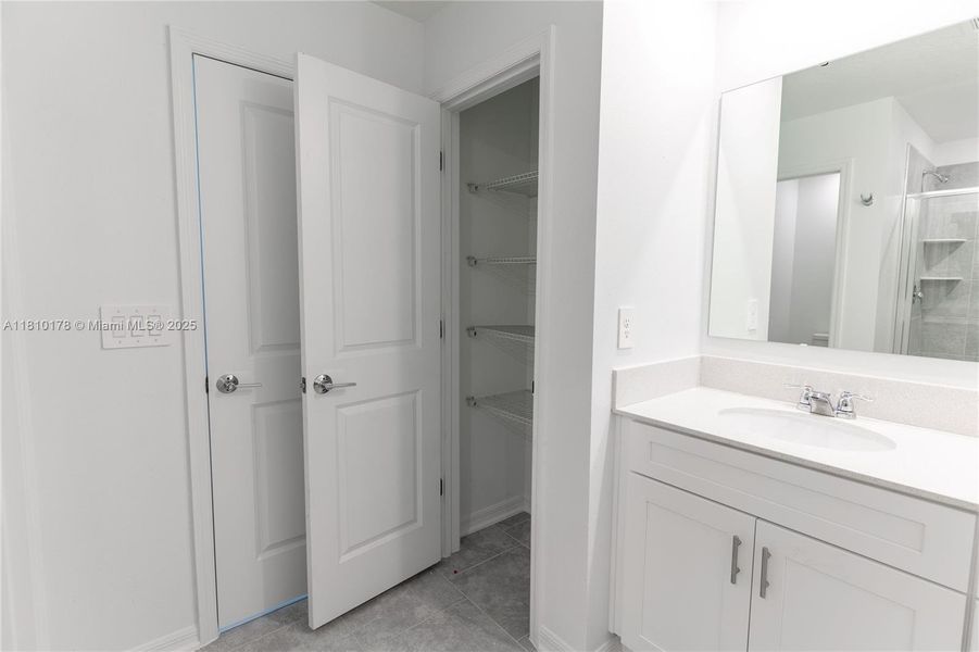 Furnished interior view inside a new home in Inman Groves, Winter Haven (Image 14). Furnished interior view inside a new home in Inman Groves, Winter Haven (Image 14).