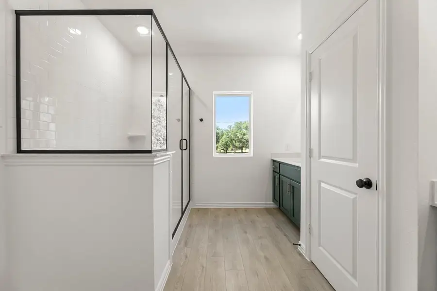 Primary Bathroom Representative Photo featuring the Luxe Collection