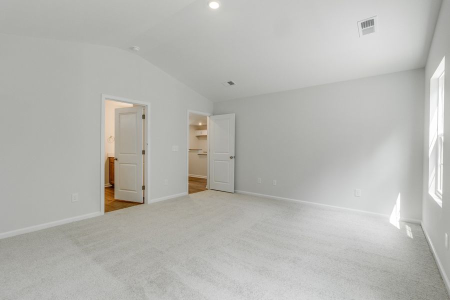 Spacious, unfurnished interior of a new home in Ellington, Elgin (Image 27).