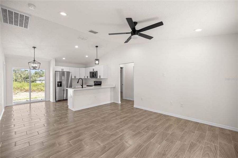 Spacious, unfurnished interior of a new home in , Ocala (Image 15).