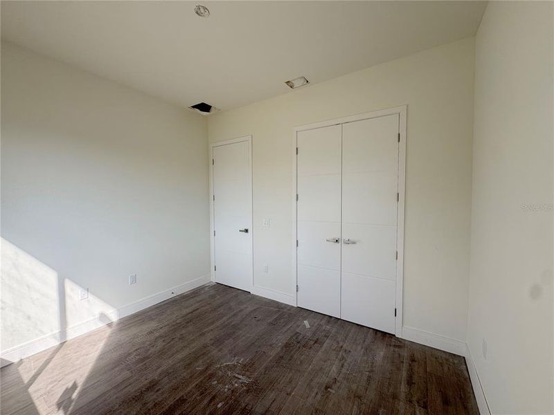 Spacious, unfurnished interior of a new home in , Port Charlotte (Image 5).