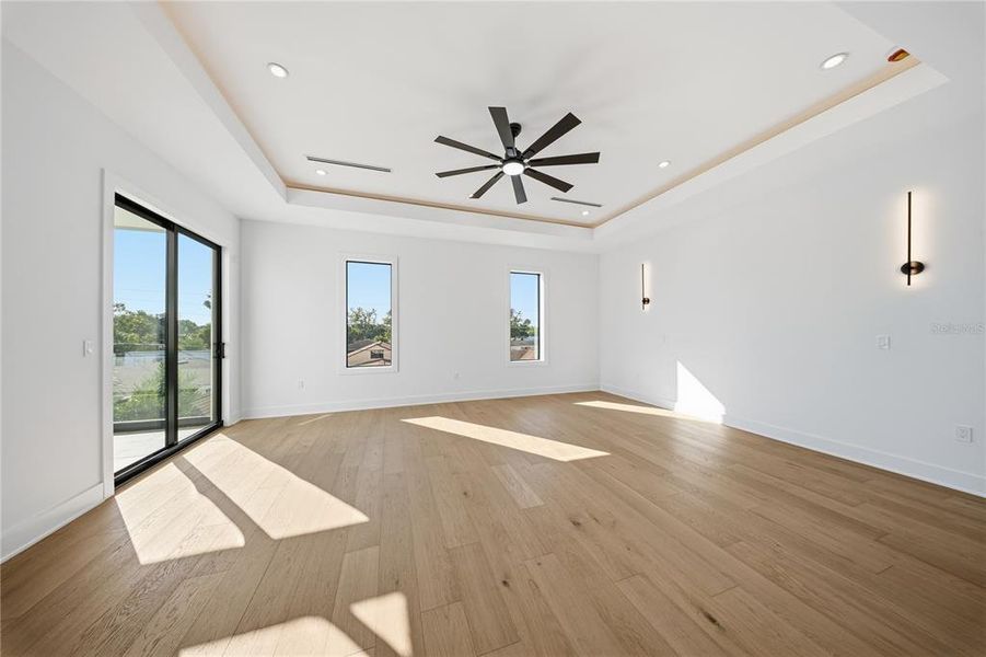 Spacious, unfurnished interior of a new home in , Tampa (Image 56).