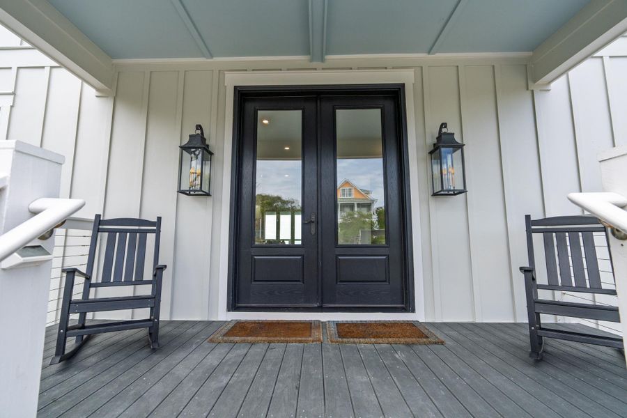Exterior details and patio area of a home in , Edisto Island (Image 34).