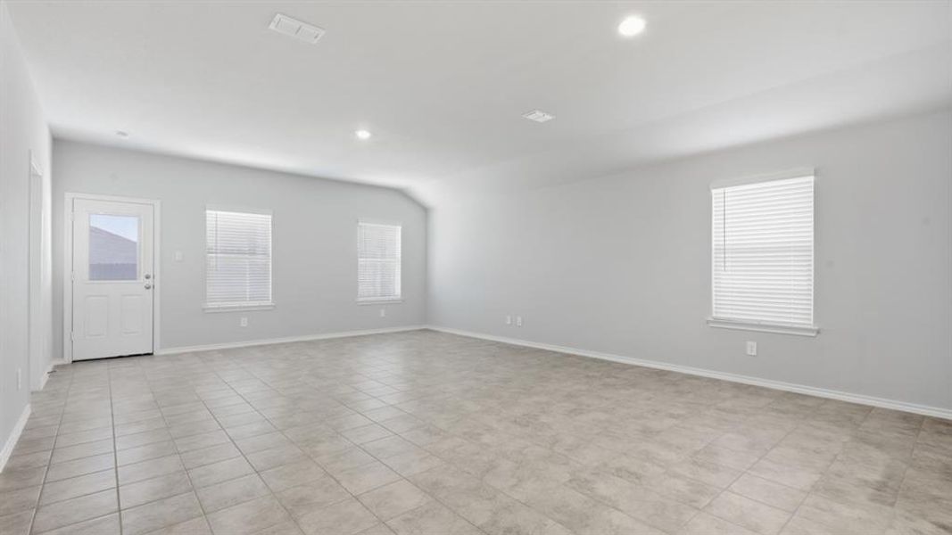 Spacious, unfurnished interior of a new home in , Fort Worth (Image 11).