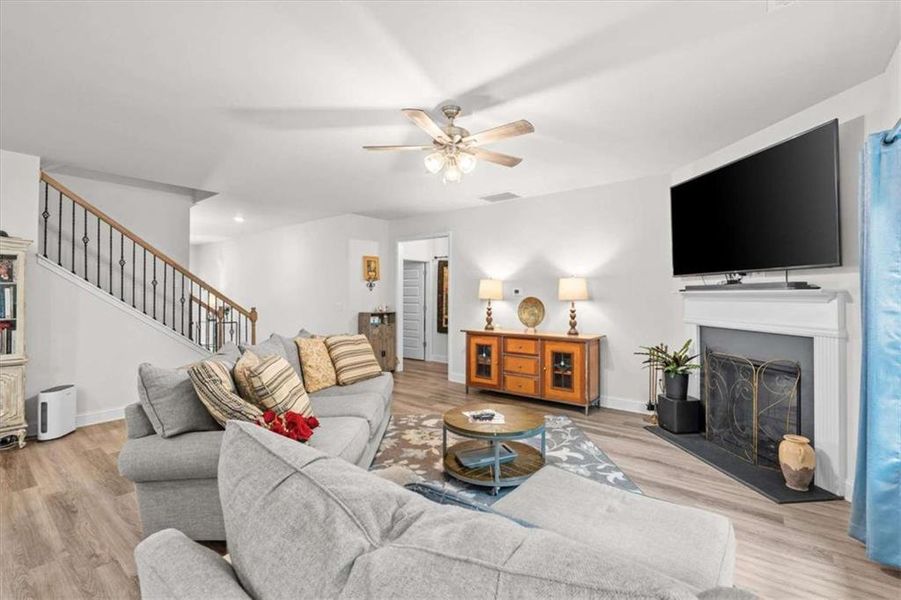 Furnished interior view inside a new home in Saddle Ridge, Bremen (Image 13).