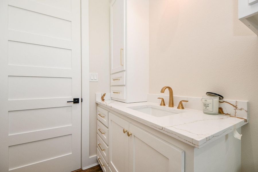 Close-up of interior finishes inside a home in , Palacios (Image 15). Close-up of interior finishes inside a home in , Palacios (Image 15).