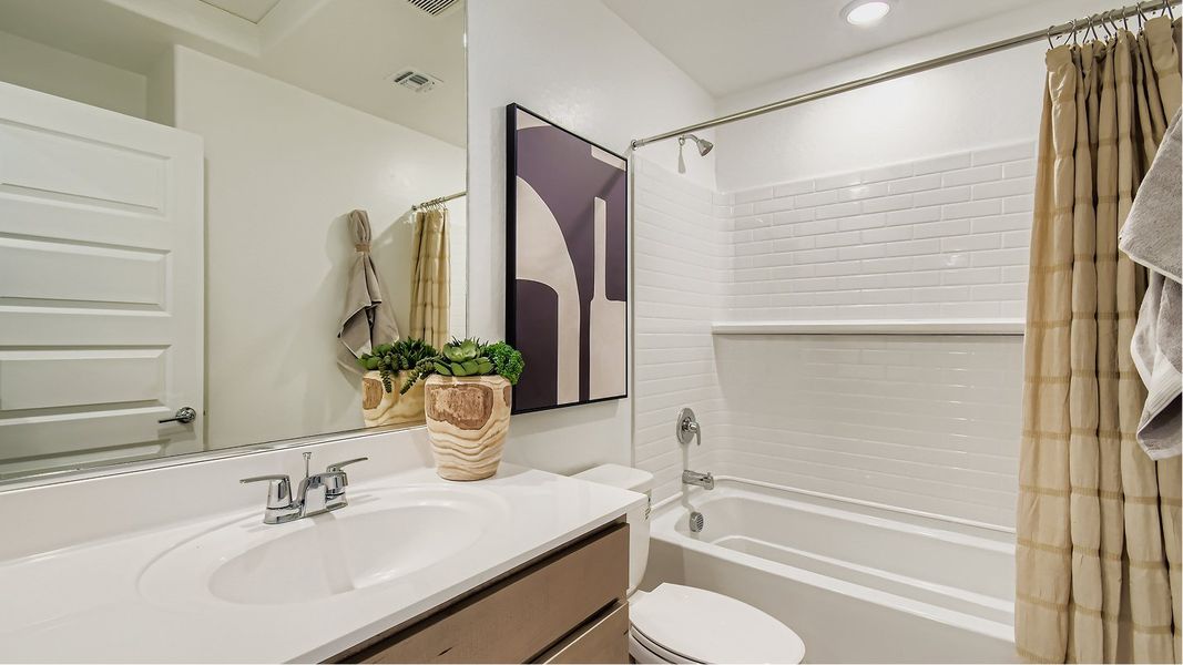 2256 Hope Bath2 F1 2256 Hope Bath2 F1