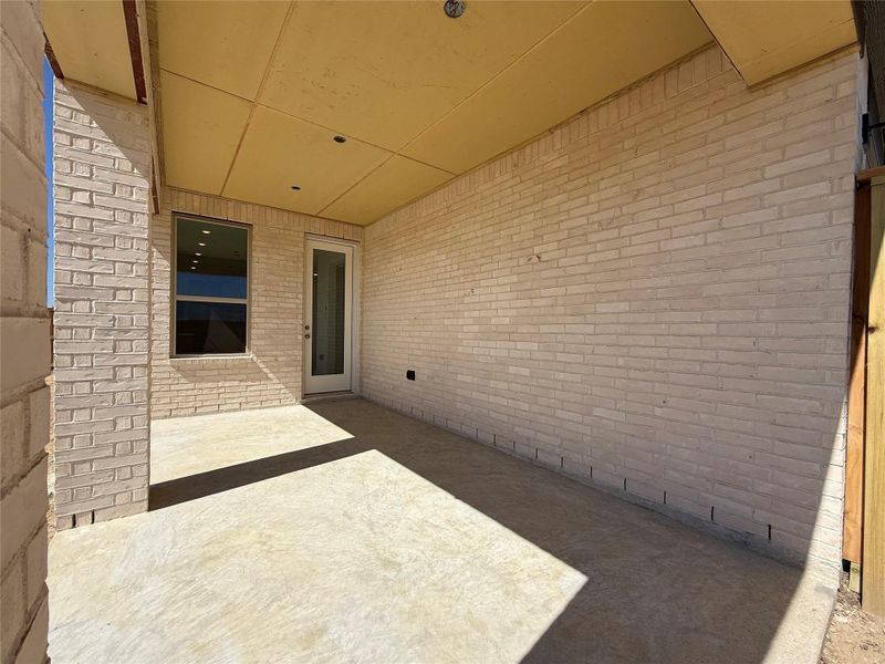 Spacious covered patio. Spacious covered patio.