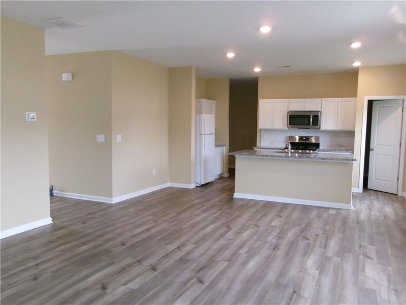 Spacious, unfurnished interior of a new home in Alder Park, Conyers (Image 22).