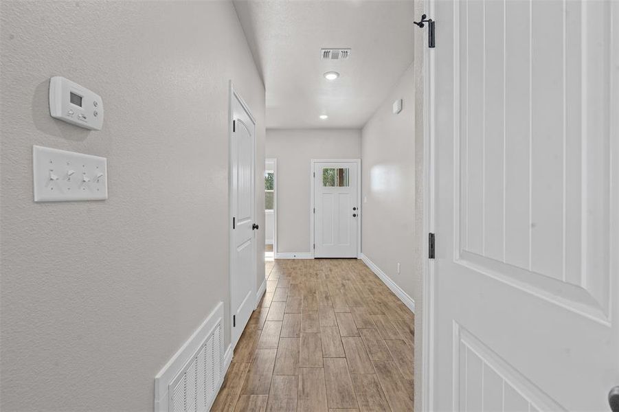 Spacious, unfurnished interior of a new home in , Granbury (Image 16).