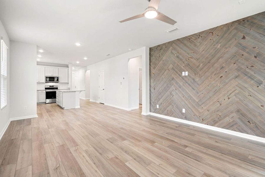 Spacious, unfurnished interior of a new home in Del Webb Savannah at Heartwood, Richmond Hill (Image 11).