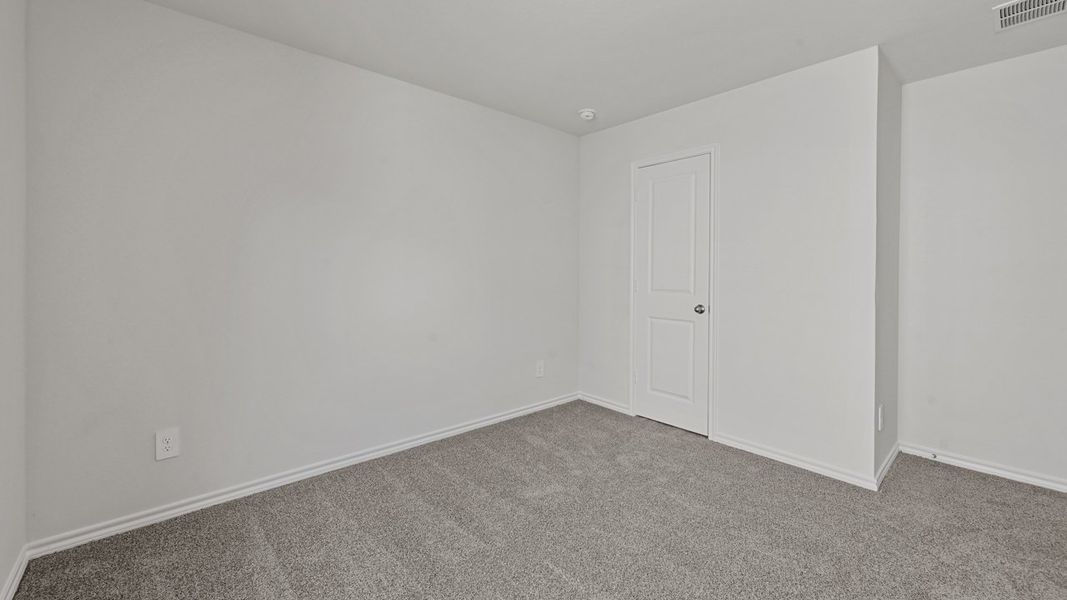 Spacious, unfurnished interior of a new home in Blaire Lake, Tyler (Image 25).