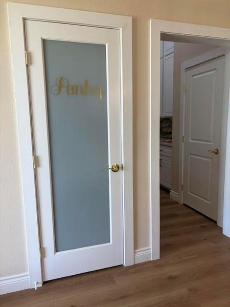 Close-up of interior finishes inside a home in , El Campo (Image 22).