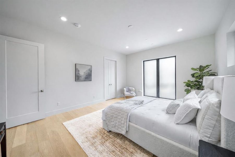 Furnished interior view inside a new home in , Dallas (Image 7).