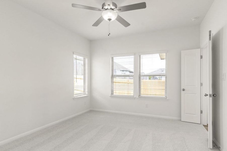 Spacious, unfurnished interior of a new home in Crosswinds, Kyle (Image 21).