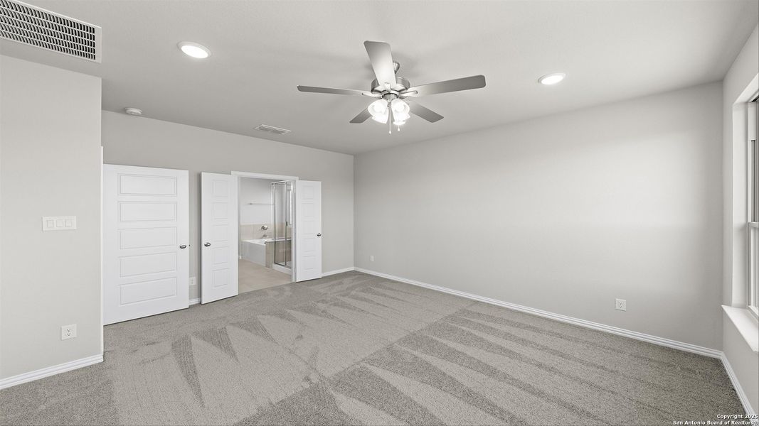 Spacious, unfurnished interior of a new home in Vista Ridge, Live Oak (Image 13).