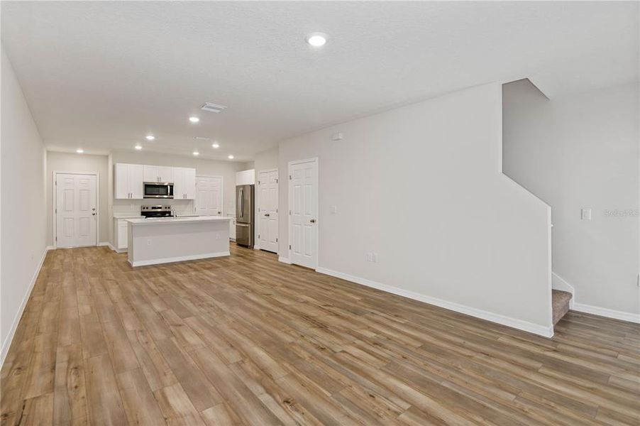 Spacious, unfurnished interior of a new home in Grove at Crosswind, Haines City (Image 13).