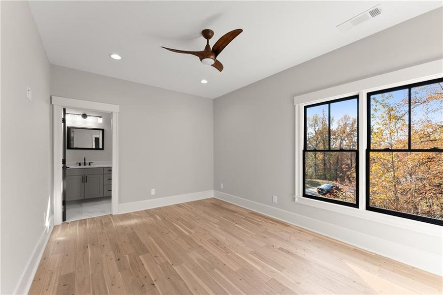 Spacious, unfurnished interior of a new home in , Dahlonega (Image 43).
