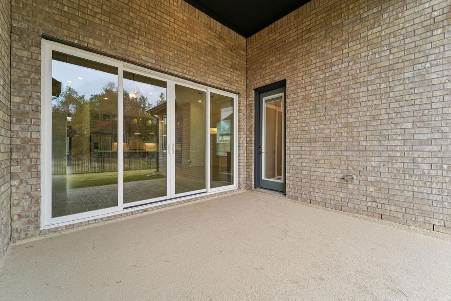 Exterior details and patio area of a home in Kresston, Montgomery (Image 27).