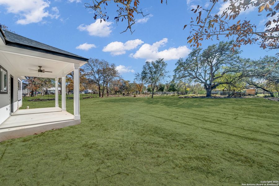 Exterior details and patio area of a home in , Natalia (Image 3).