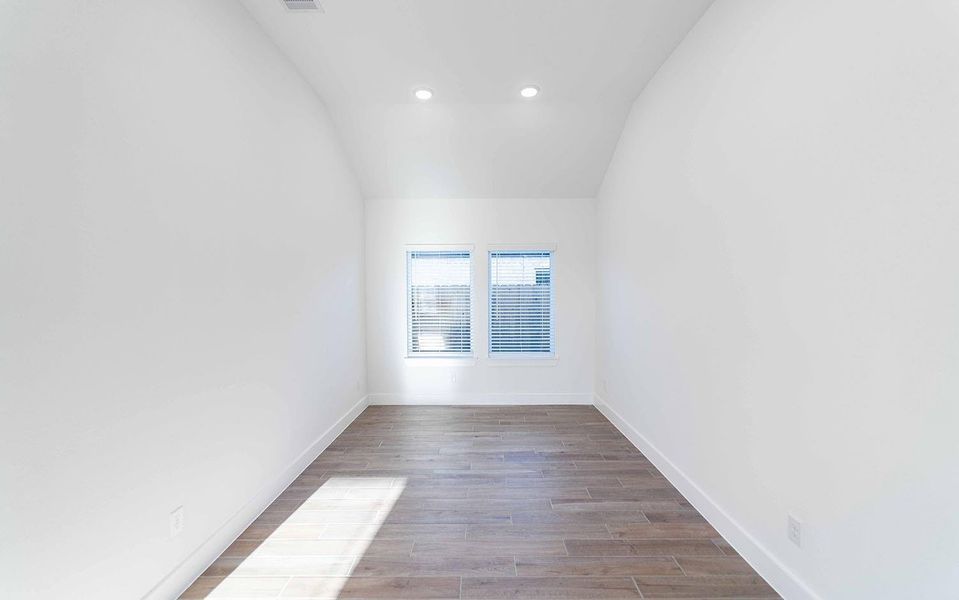 Spacious, unfurnished interior of a new home in River Ranch Meadows, Dayton (Image 14).