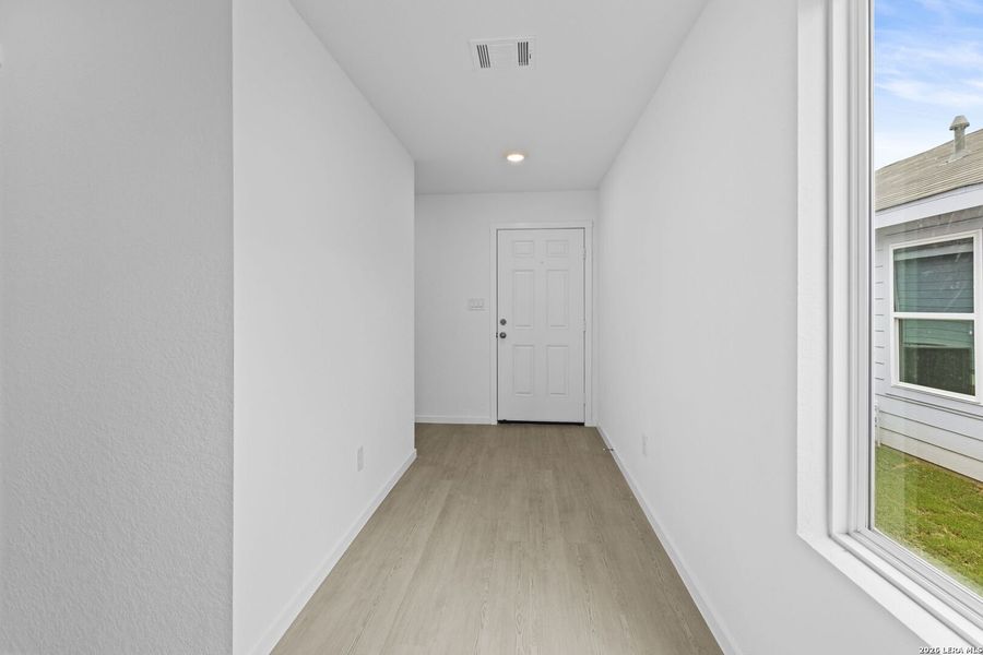 Spacious, unfurnished interior of a new home in Spring Grove, St. Hedwig (Image 22).