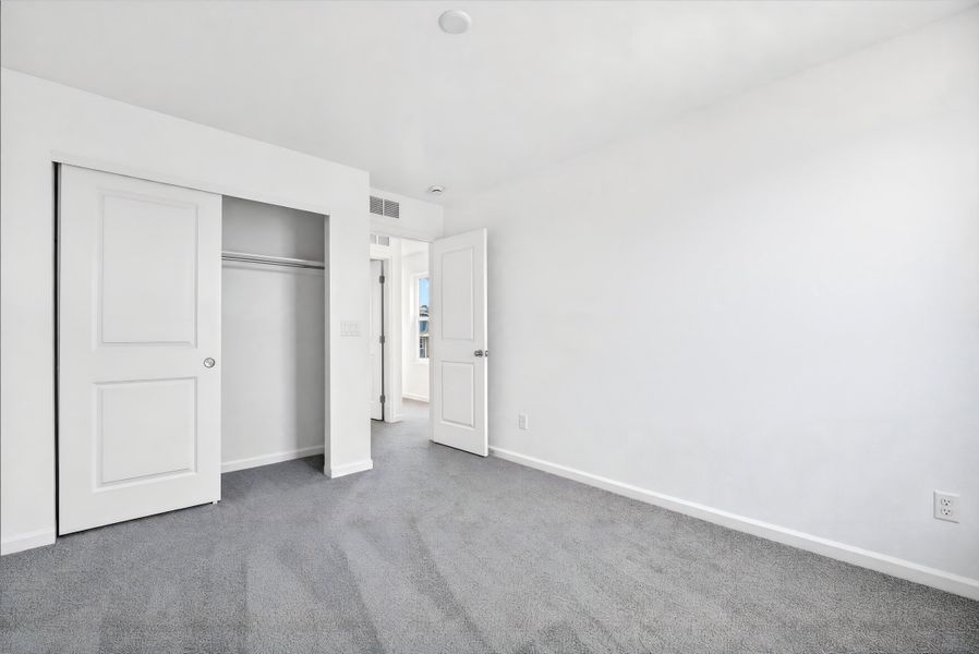 Spacious, unfurnished interior of a new home in Sky Ranch, Watkins (Image 19).