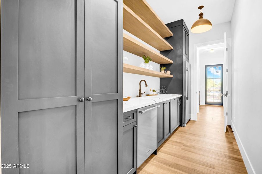 Butler's Kitchen/Pantry Butler's Kitchen/Pantry