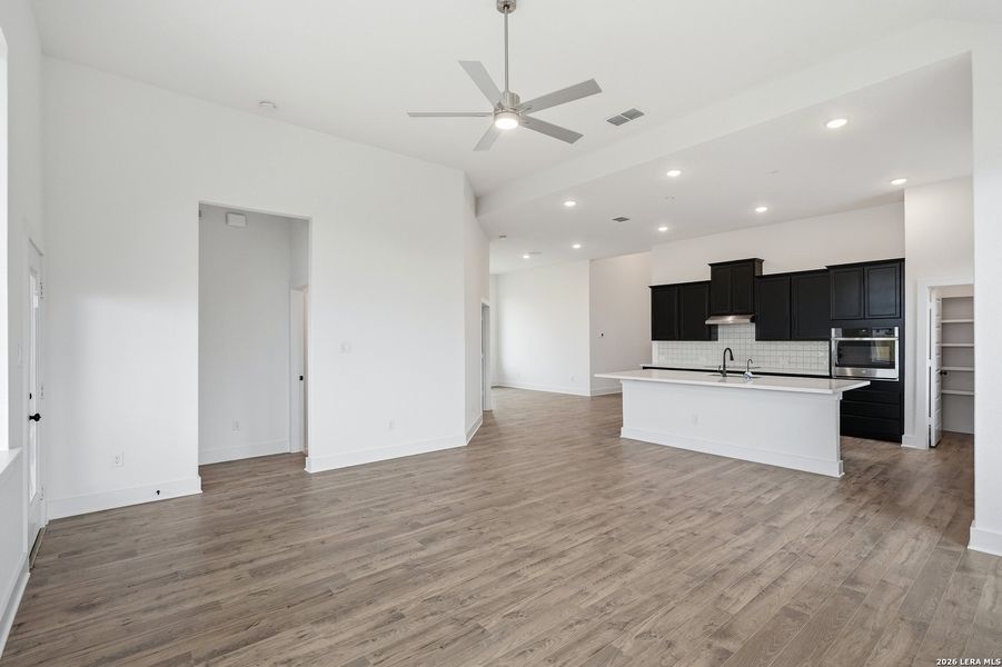 Spacious, unfurnished interior of a new home in Alsatian Oaks, Castroville (Image 22).