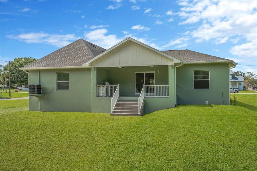 Exterior details and patio area of a home in , Dade City (Image 32).
