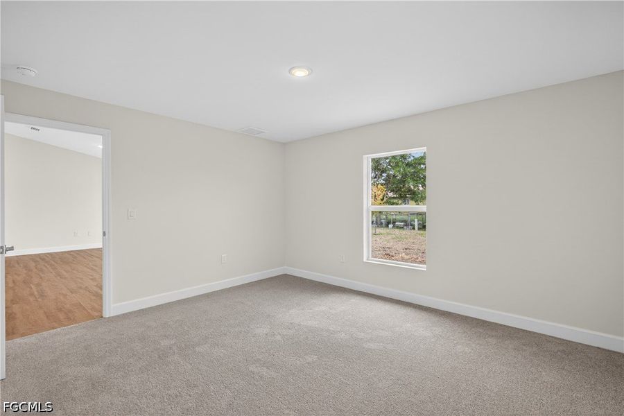 Spacious, unfurnished interior of a new home in Cape Coral, Cape Coral (Image 17).
