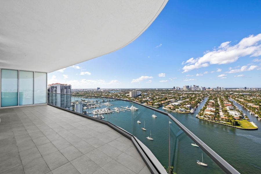 !0 Ft deep Wrapped around balcony with Unobstructed views !0 Ft deep Wrapped around balcony with Unobstructed views