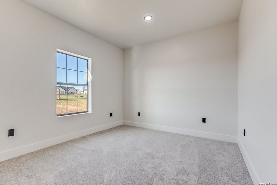 Spacious, unfurnished interior of a new home in , Atascosa (Image 18).