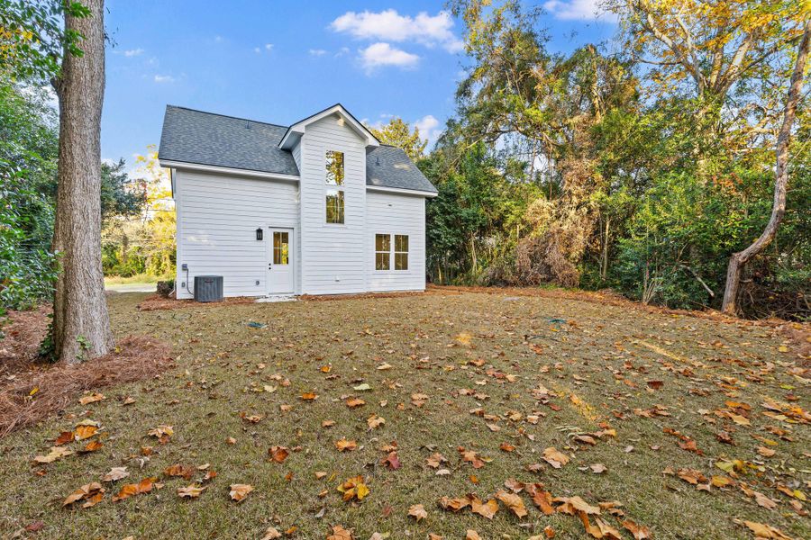 Exterior details and patio area of a home in , Charleston (Image 20).