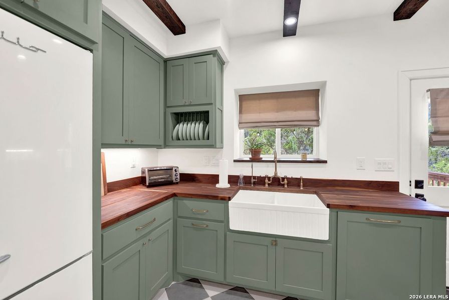 Furnished interior view inside a new home in , Bandera (Image 30).