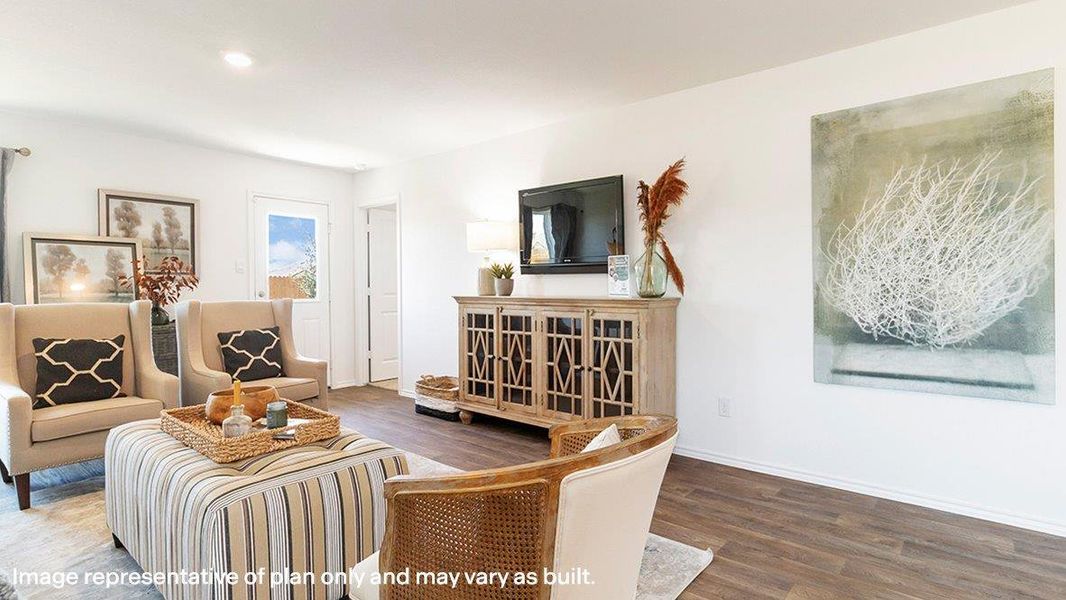 Representative furnished interior of a home built from the The Estero by D.R. Horton in Langdon, San Antonio (Image 18).
