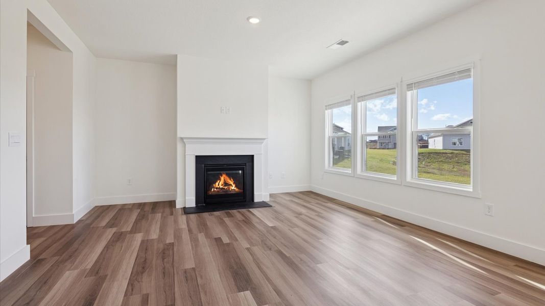 Spacious, unfurnished interior of a new home in Millstone Village, Morristown (Image 9).