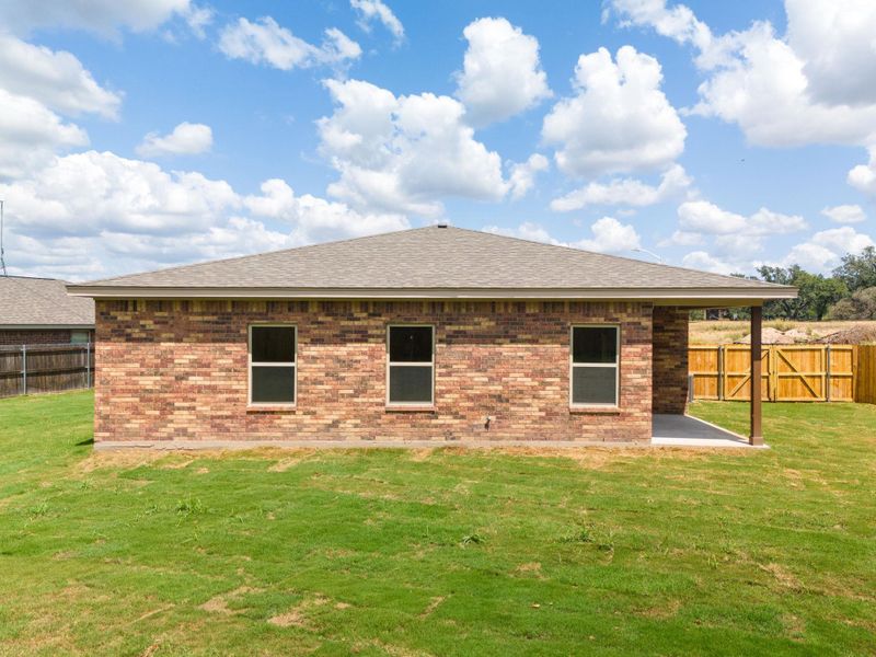 Exterior details and patio area of a home in , Lampasas (Image 18).
